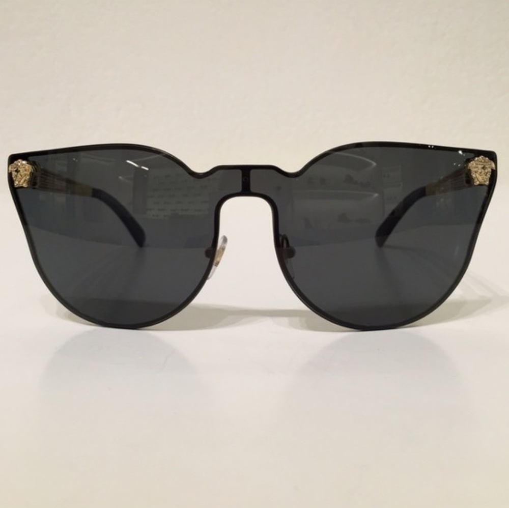 Authentic Versace JJ sunglasses Black & Gold
